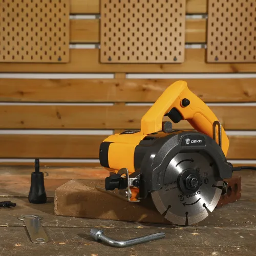 Циркулярная пила (дисковая) Deko DKCS1450W 1450Вт (ручная) D диска.:115мм (084-1048)