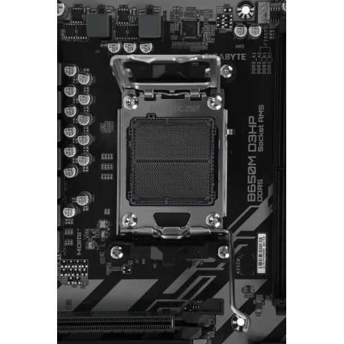 Материнская плата Gigabyte B650M D3HP Socket AM5 AMD B650 4xDDR5 mATX AC`97 8ch(7.1) 2.5Gg RAID+HDMI+DP