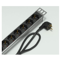 Блок распределения питания Rem R-16-20S-A-1420-3 верт.размещ. 20xSchuko базовые 16A Schuko 3м